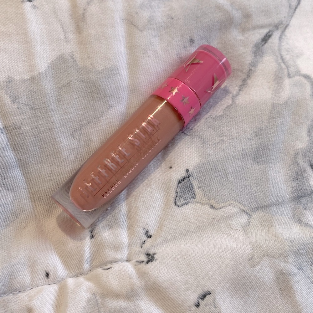 Jeffree star liquid lipstick in “Mannequin”
